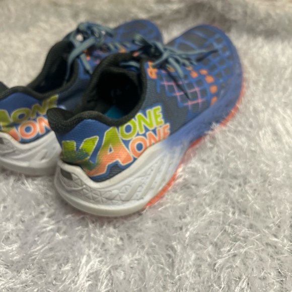 HOKA ONE ONE size 9.5 - Picture 8 of 10